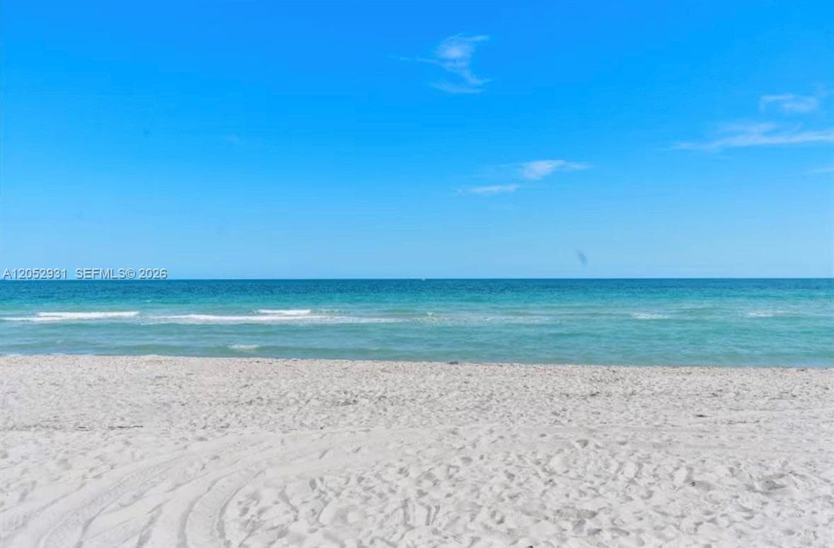 333 Palm St, Hollywood, FL 33019 photo 3