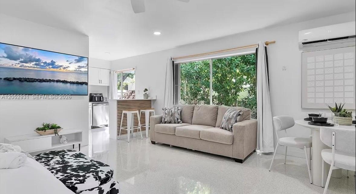 333 Palm St, Hollywood, FL 33019 photo 5