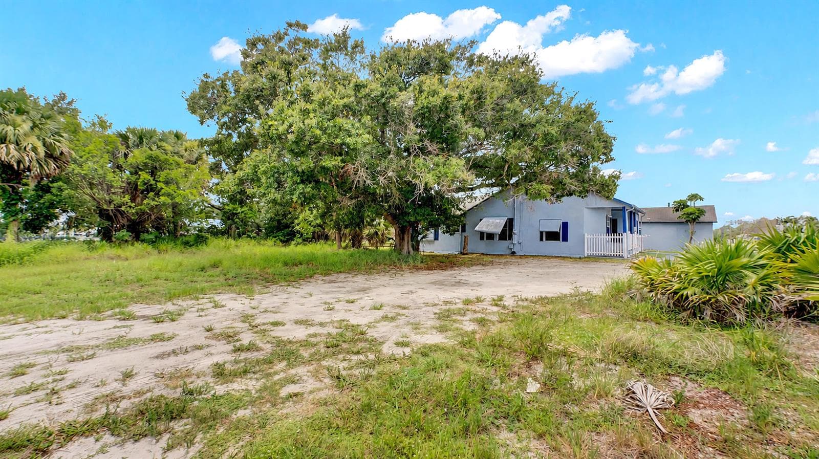 312 SE M.l.k. Jr Boulevard, Stuart, FL 34994 photo 4