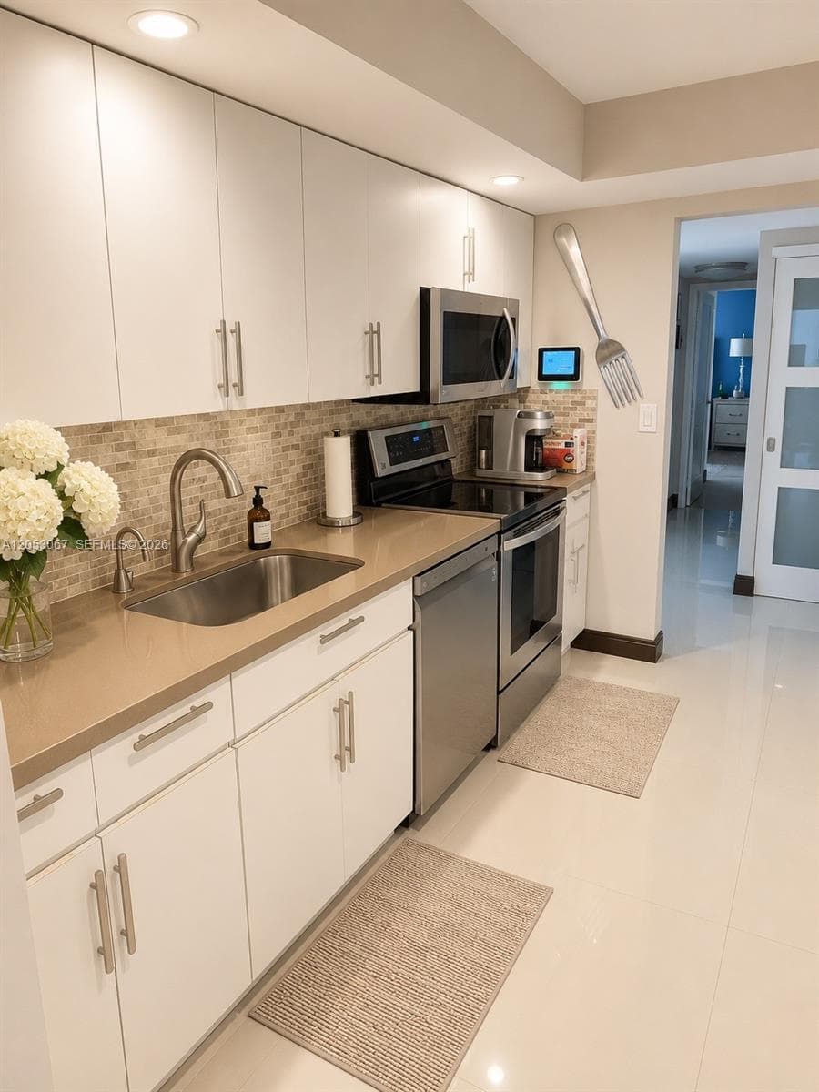 1000 Parkview Dr # 710, Hallandale Beach, FL 33009 photo 5