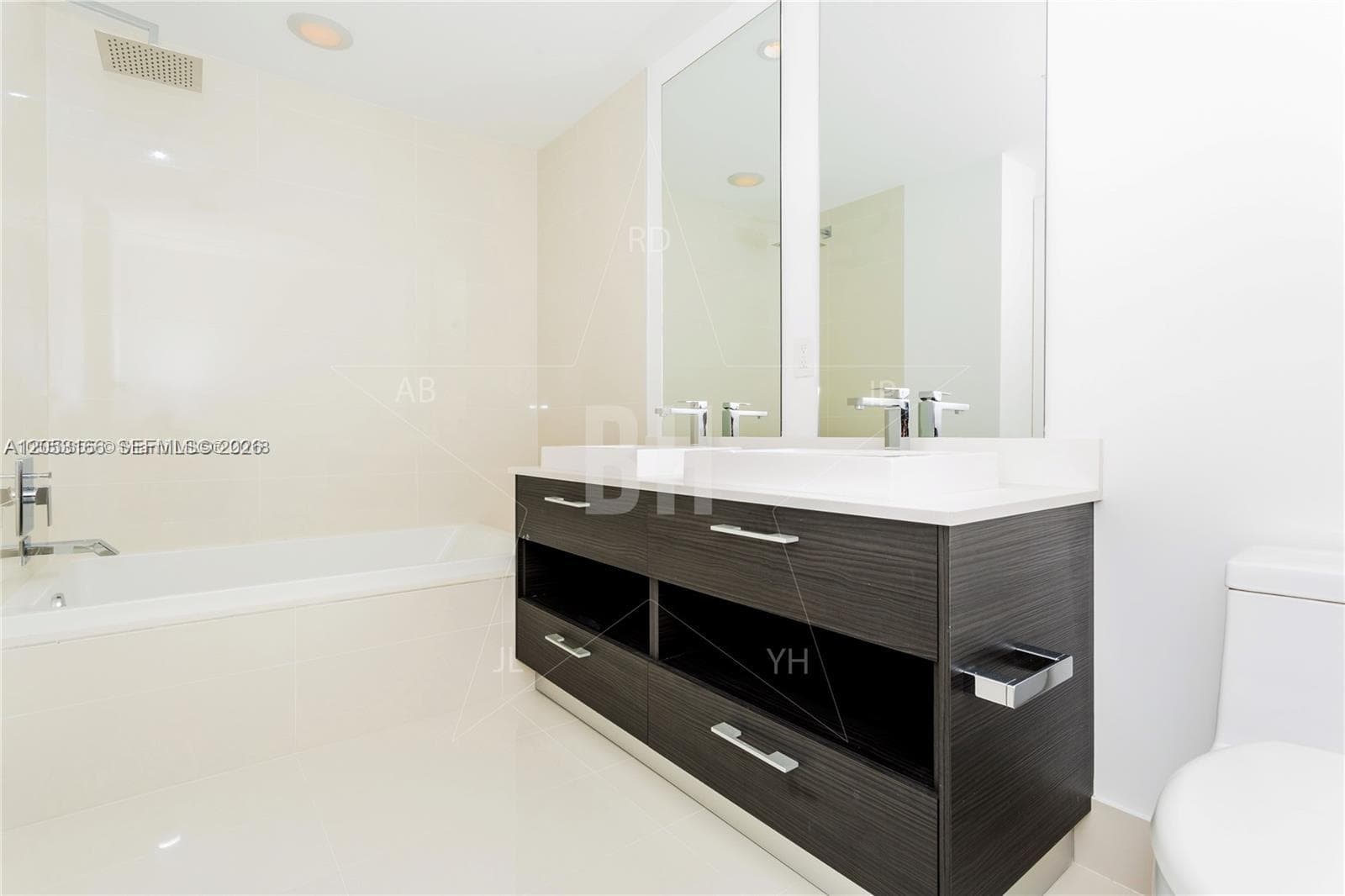 55 SW 9th St # 1104, Miami, FL 33130 photo 3