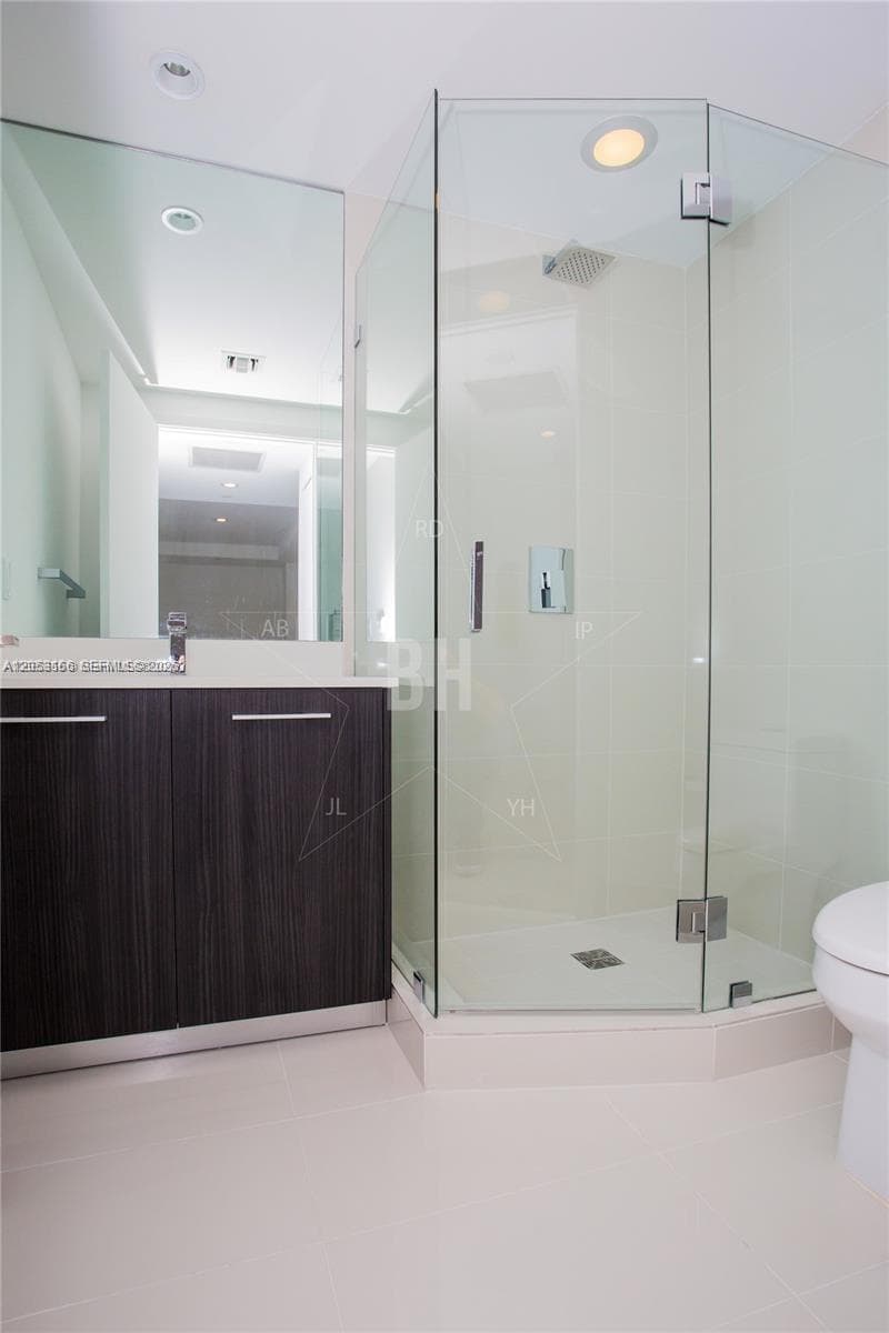55 SW 9th St # 1104, Miami, FL 33130 photo 5