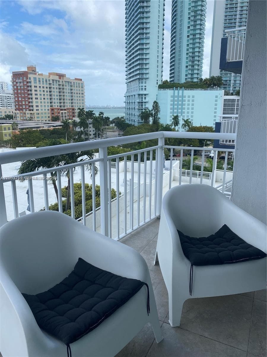 275 NE 18th St # 809, Miami, FL 33132