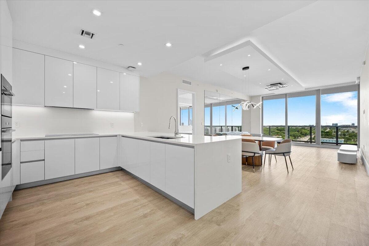 220 Lake Shore Drive # 917, Lake Park, FL 33403
