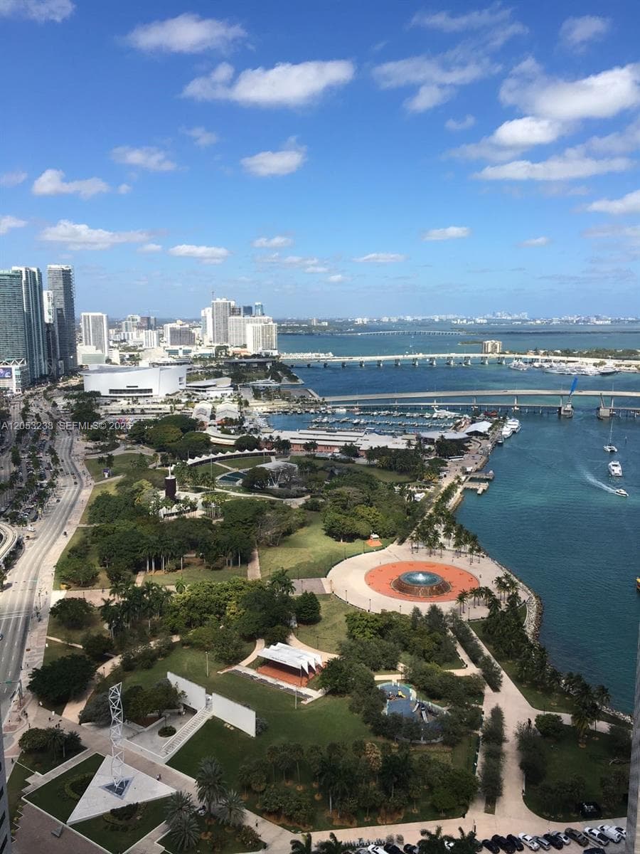 325 S Biscayne Blvd # 4320, Miami, FL 33131 photo 2