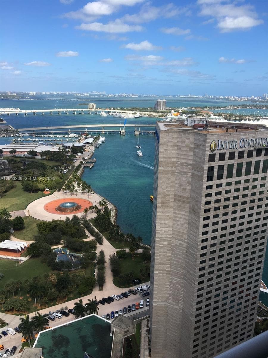 325 S Biscayne Blvd # 4320, Miami, FL 33131 photo 4