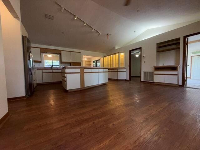 570 LONDONDERRY Circle SE, Palm Bay, FL 32909 photo 3
