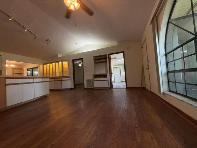 570 LONDONDERRY Circle SE, Palm Bay, FL 32909 photo 4