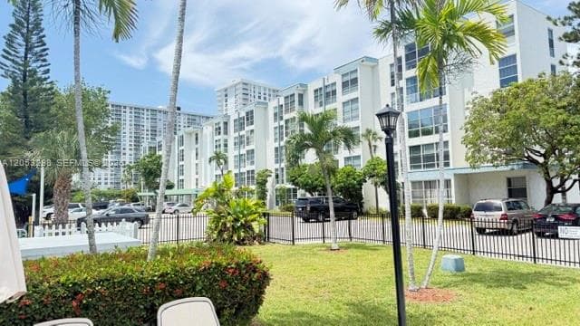 17570 Atlantic Blvd # 105, Sunny Isles Beach, FL 33160 photo 2