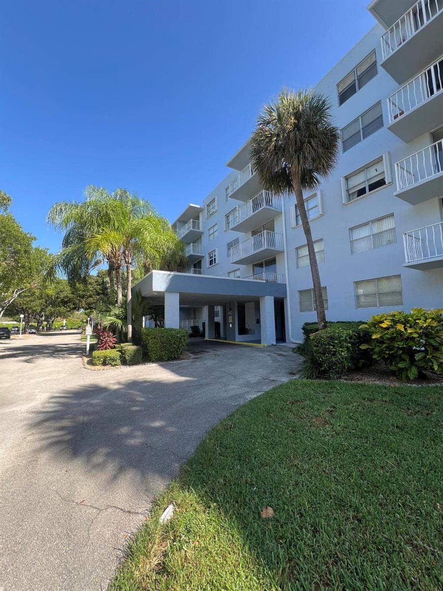 480 Executive Center Drive # 2d, West Palm Beach, FL 33401 photo 2