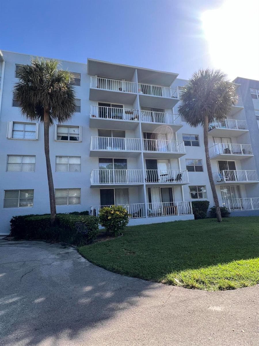 480 Executive Center Drive # 2d, West Palm Beach, FL 33401 photo 3