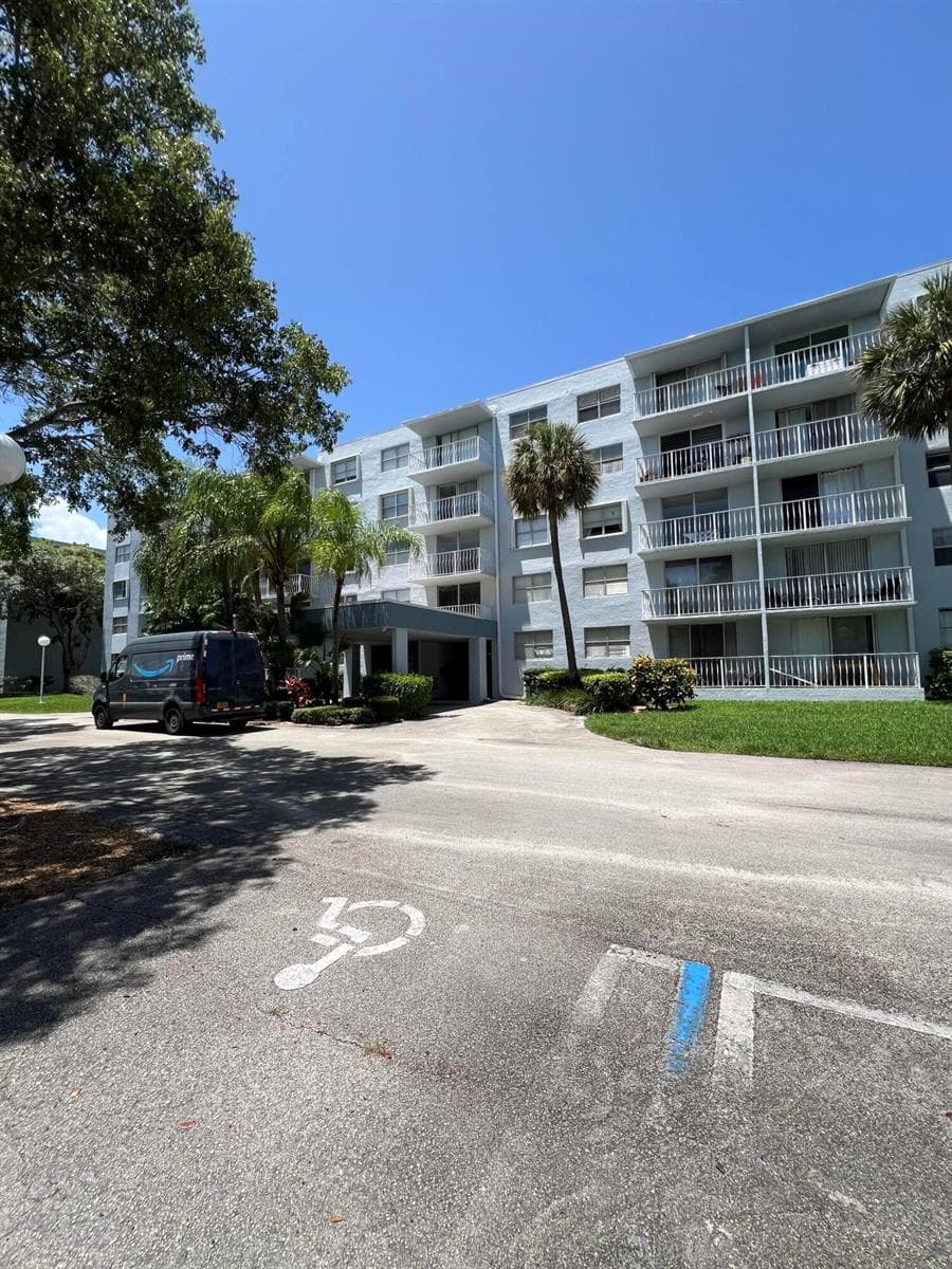 480 Executive Center Drive # 2d, West Palm Beach, FL 33401 photo 5