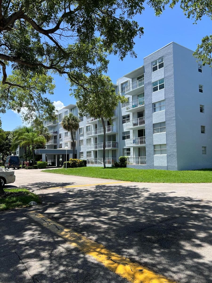 480 Executive Center Drive # 2d, West Palm Beach, FL 33401 photo 4
