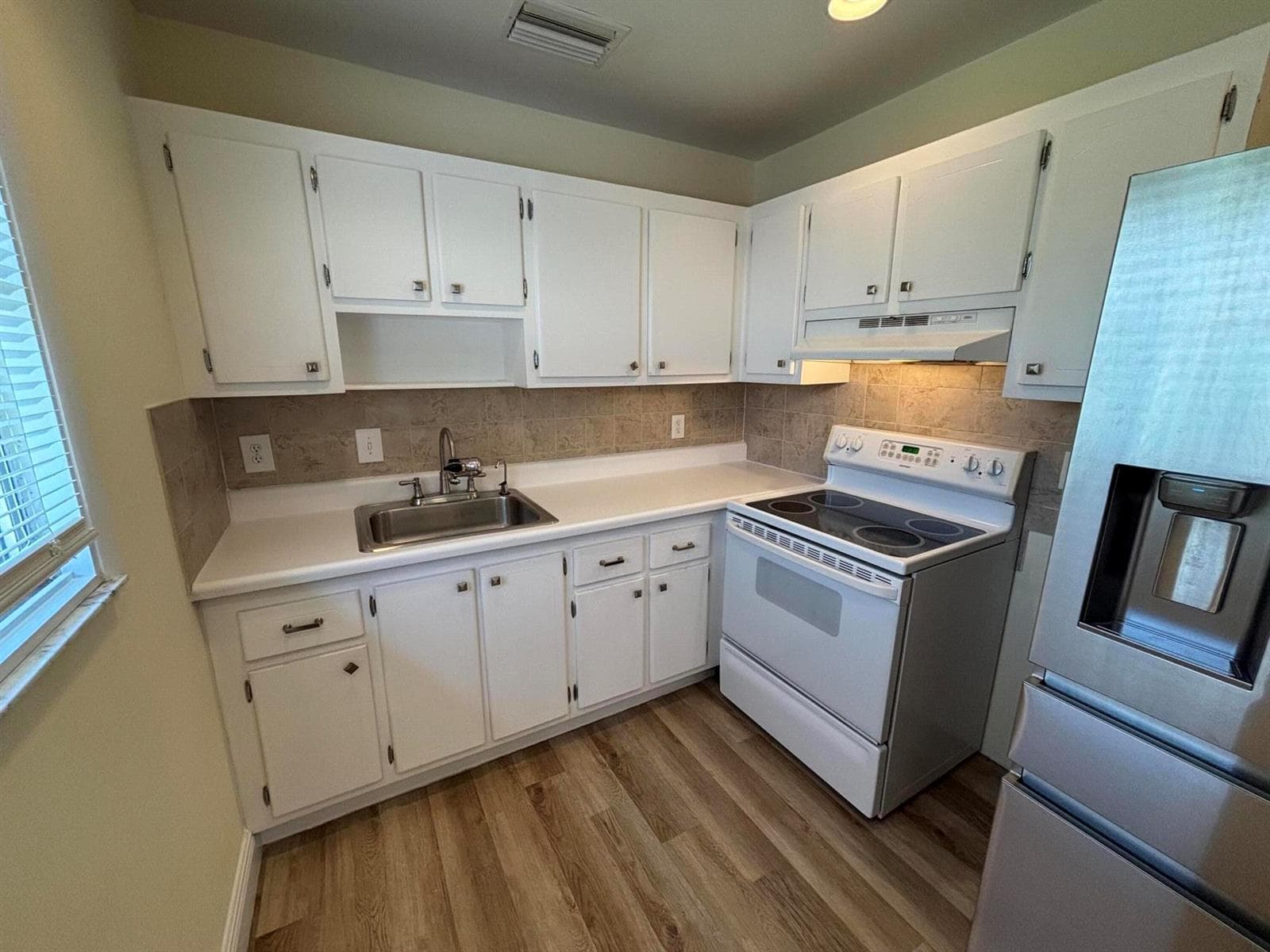 652 Flanders N, Delray Beach, FL 33484 photo 3