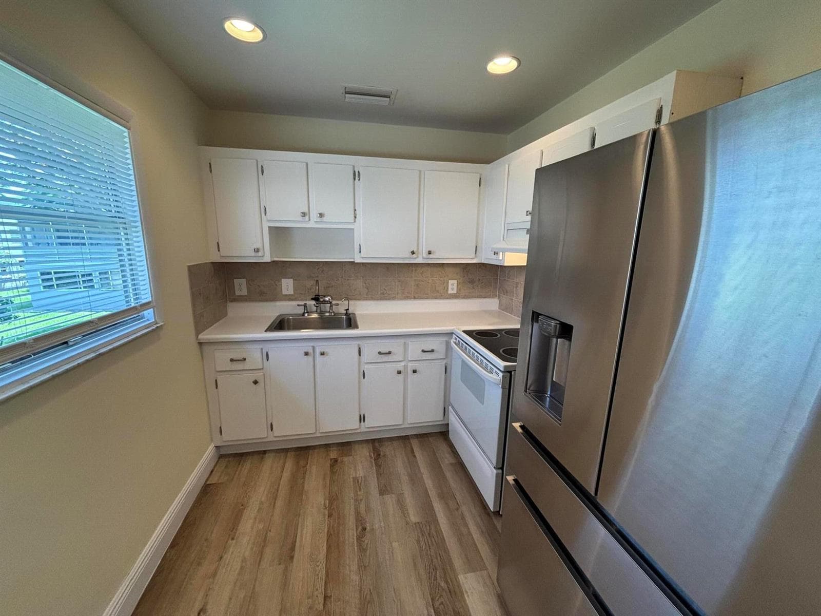 652 Flanders N, Delray Beach, FL 33484 photo 4