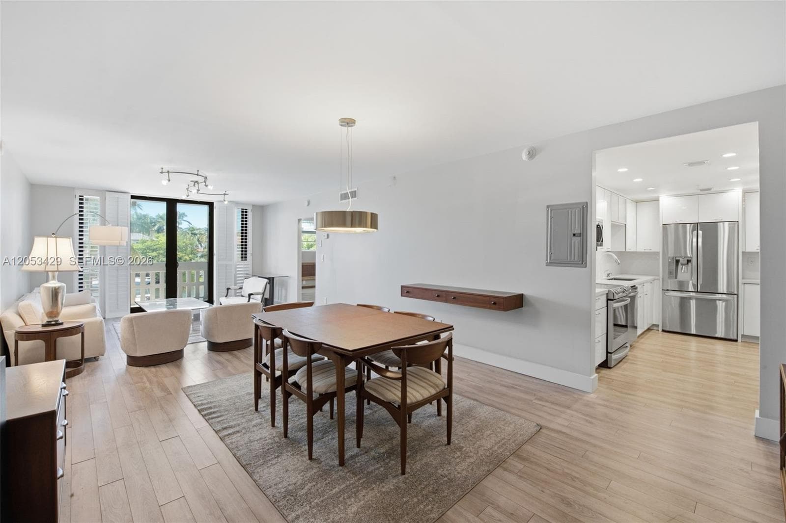 90 Edgewater Dr # 225, Coral Gables, FL 33133