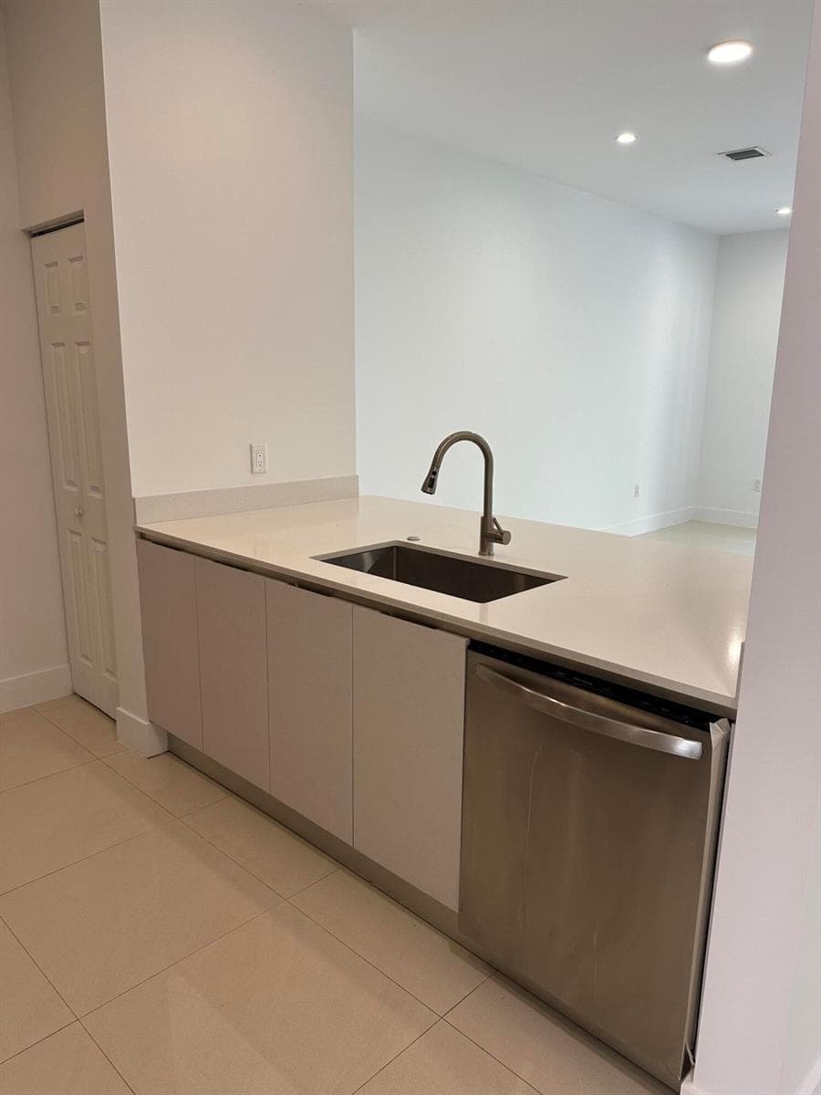 815 NE 17TH Avenue # 3, Fort Lauderdale, FL 33304 photo 3