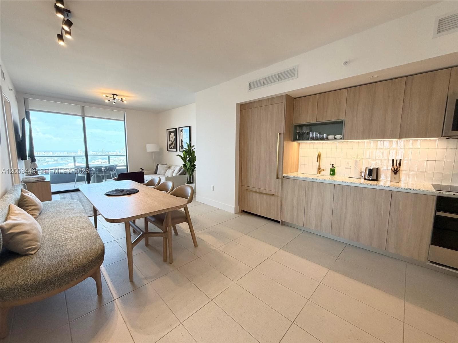 159 NE 6th St # 3215, Miami, FL 33132 photo 3