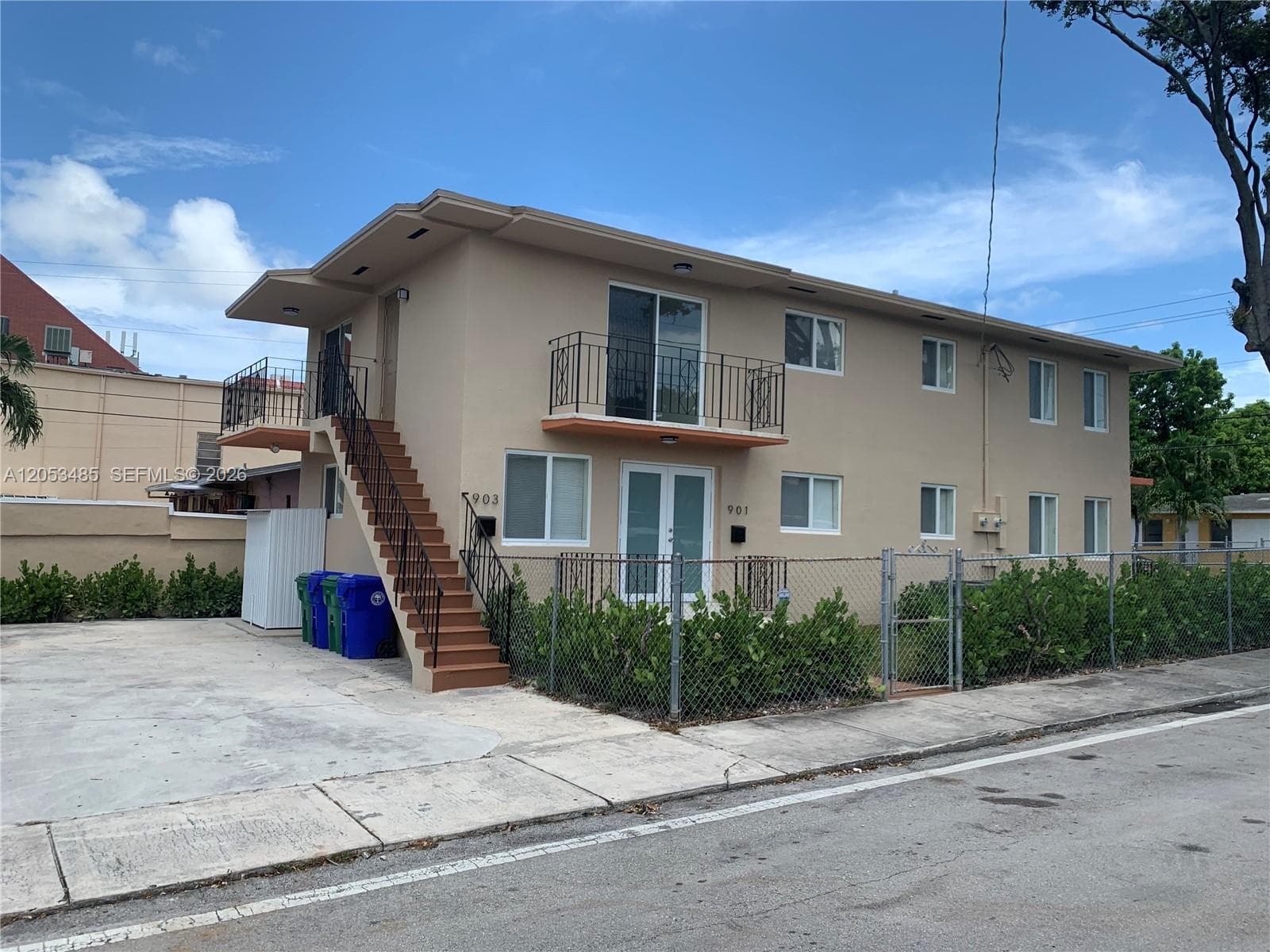 901 NW 22nd Ct, Miami, FL 33125 photo 2