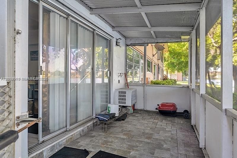 19000 NE 3rd Ct # 405, Miami, FL 33179 photo 3