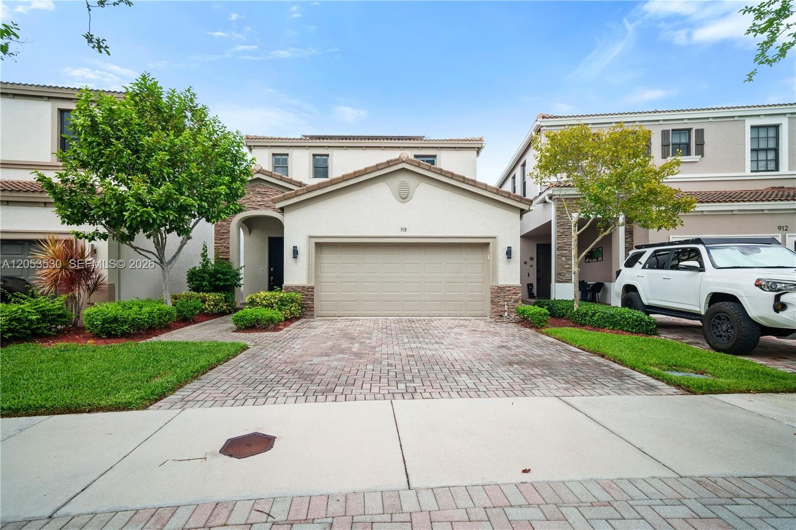 918 NE 191st St, Miami, FL 33179 photo 2