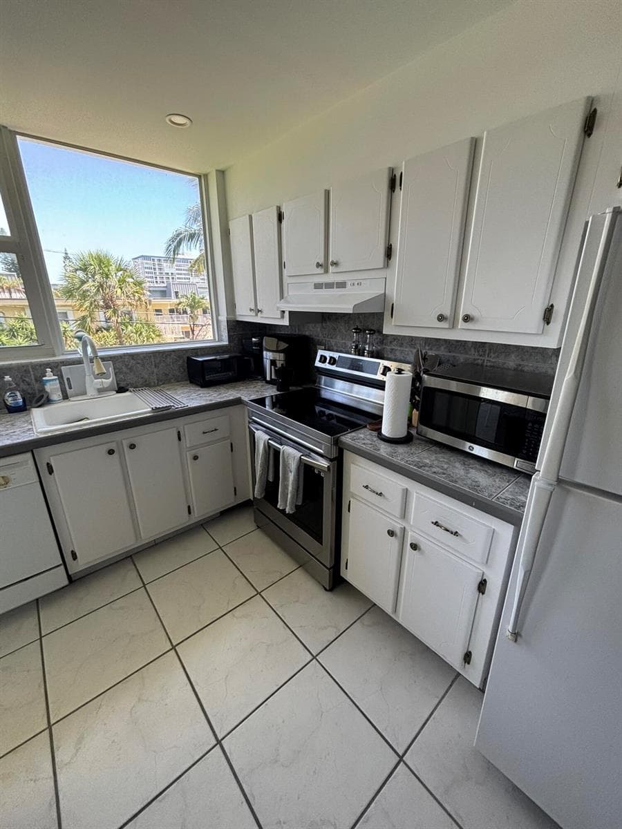 1238 HILLSBORO MILE # 210, Hillsboro Beach, FL 33062 photo 2