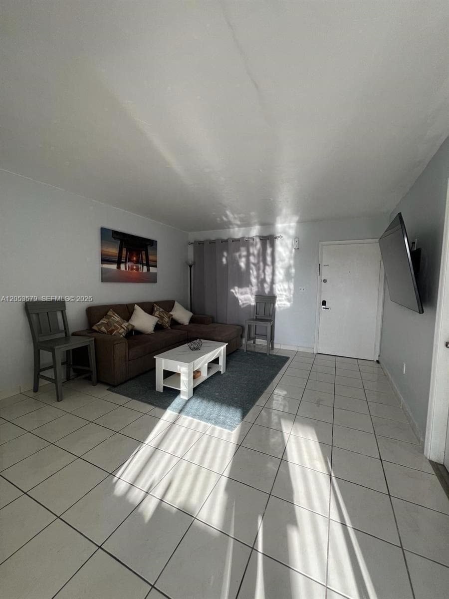8615 NW 8th St # 414, Miami, FL 33126 photo 2