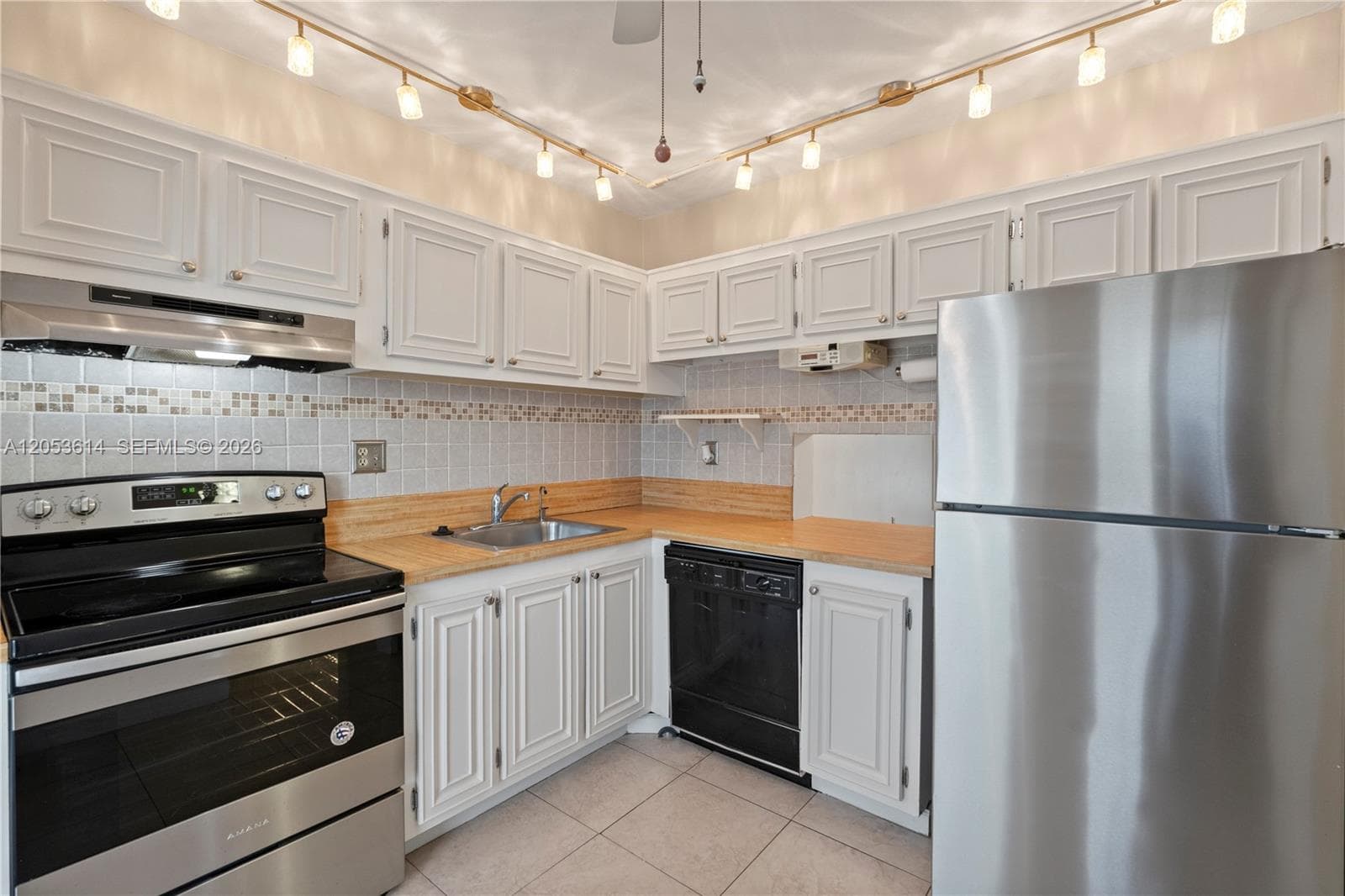 5950 Del Lago Cir # 106, Sunrise, FL 33313 photo 2