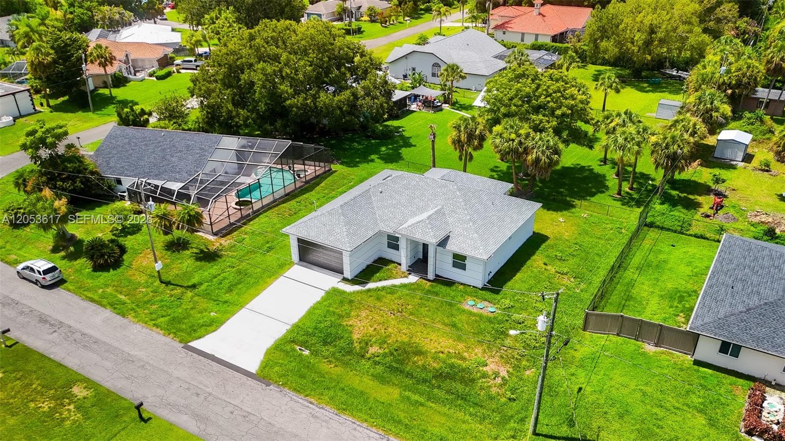 2524 LAKEVIEW DR, Lehigh Acres, FL 33936 photo 3