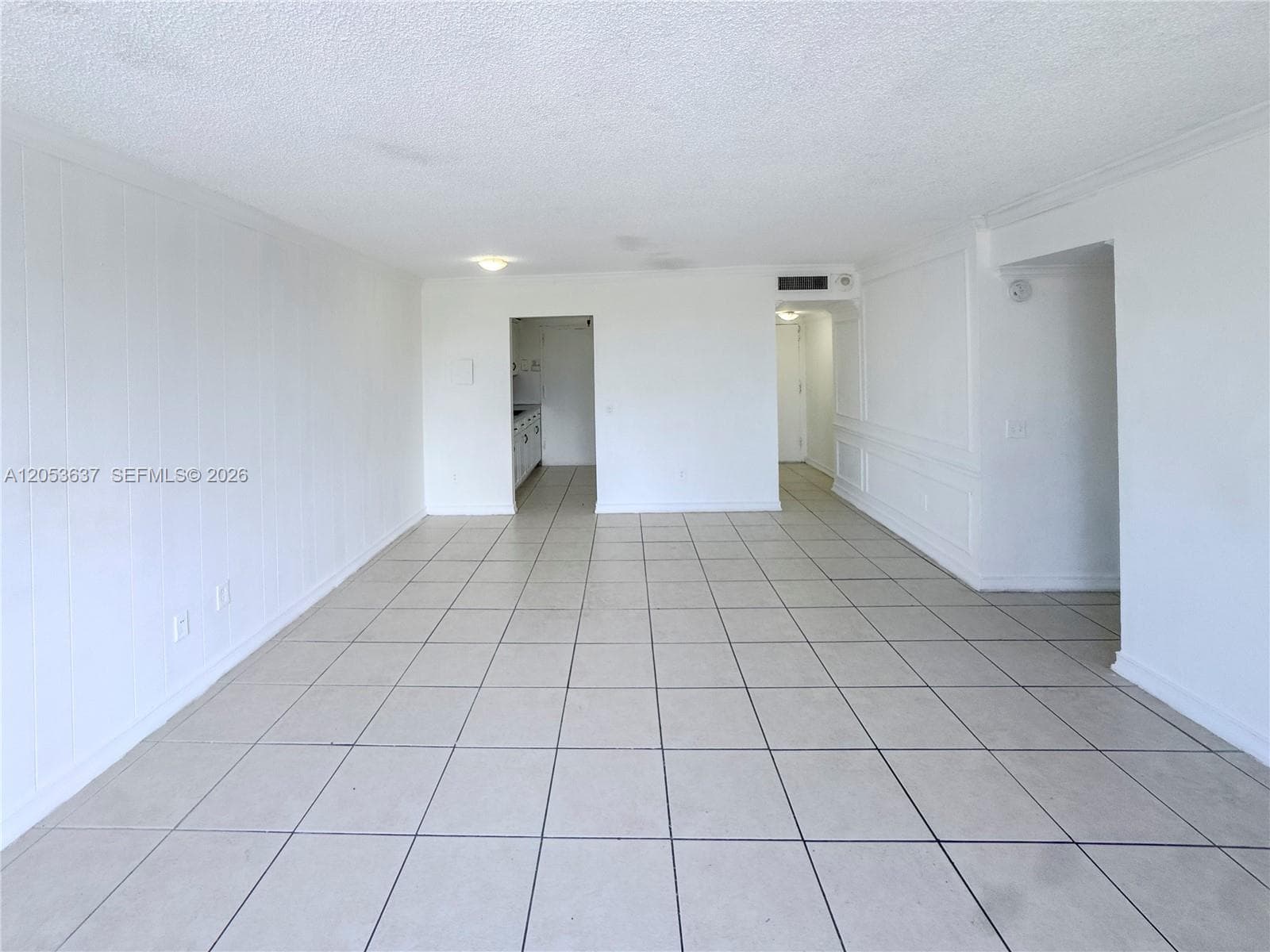 2075 NE 164th St # 204, North Miami Beach, FL 33162 photo 3