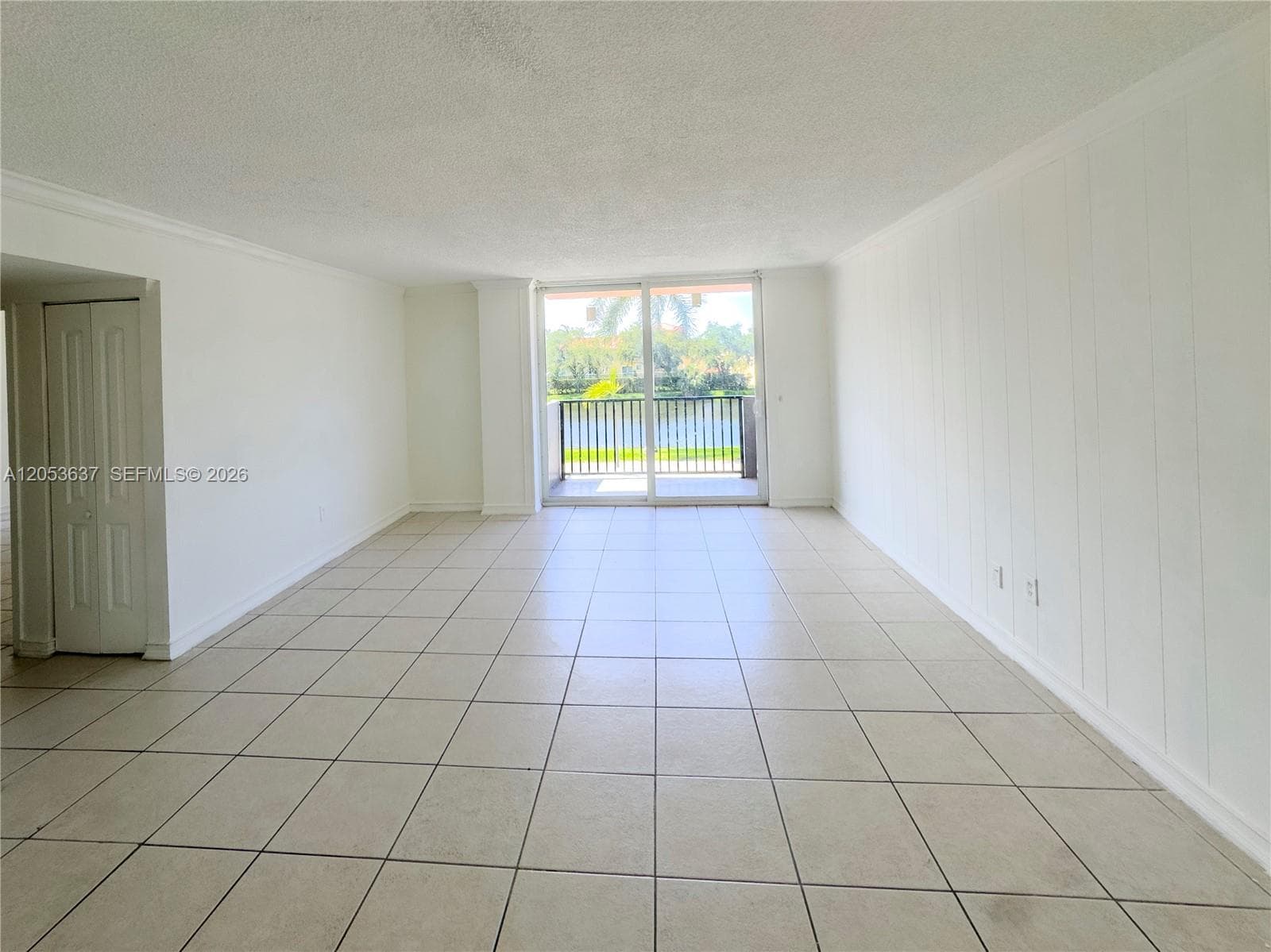 2075 NE 164th St # 204, North Miami Beach, FL 33162 photo 4