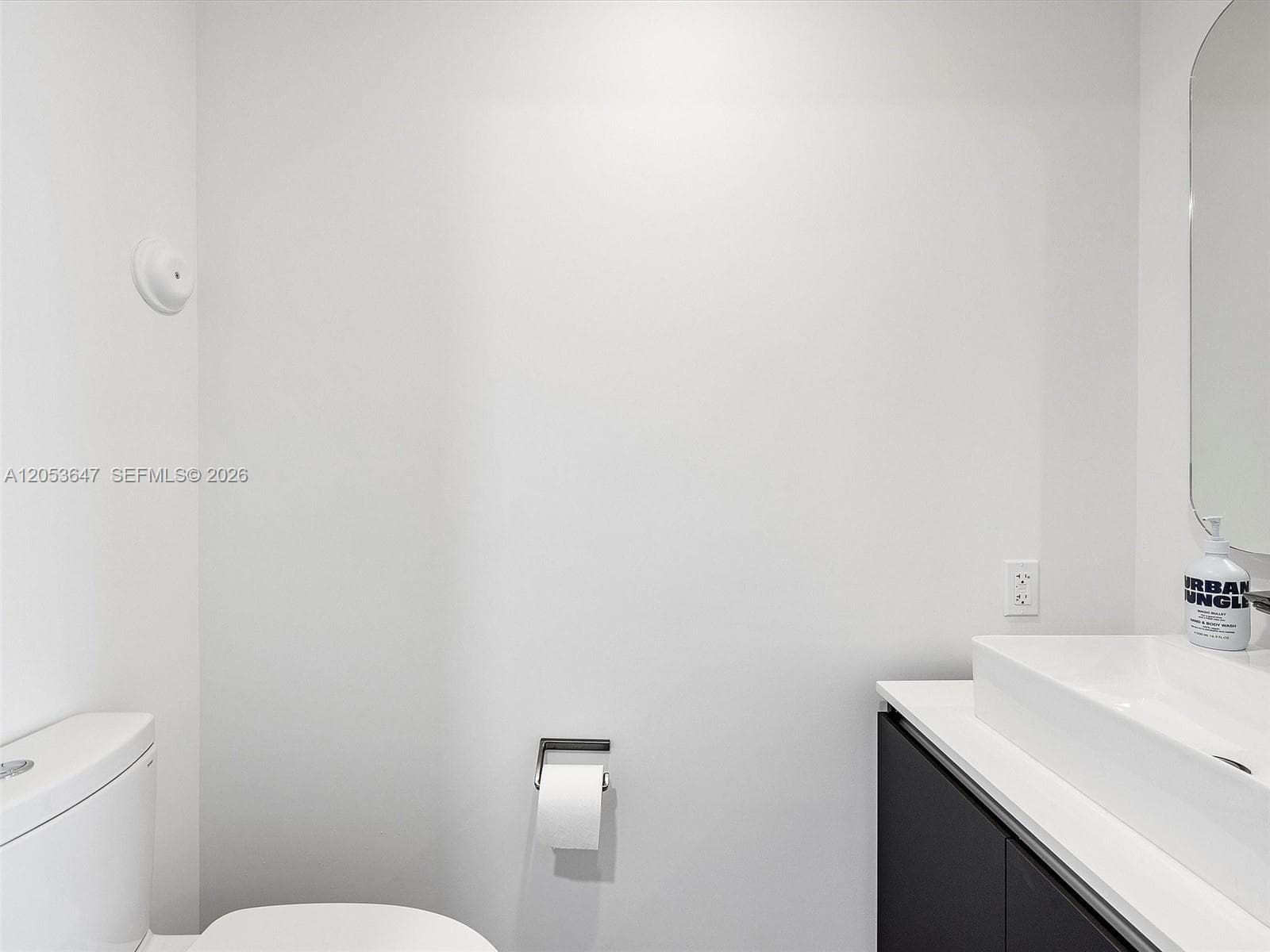 227 NE 2nd St # 2706, Miami, FL 33132 photo 3