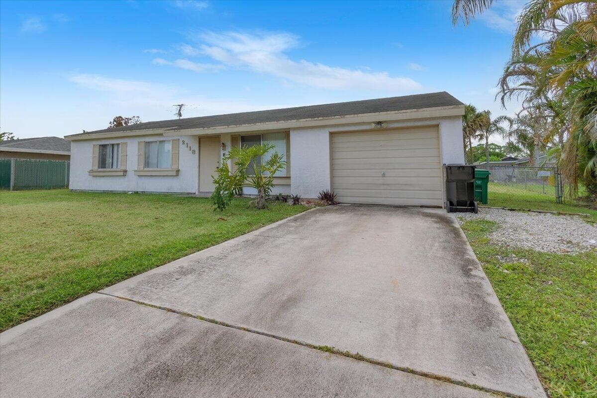 2118 SW Airoso Boulevard, Port St. Lucie, FL 34984 photo 2