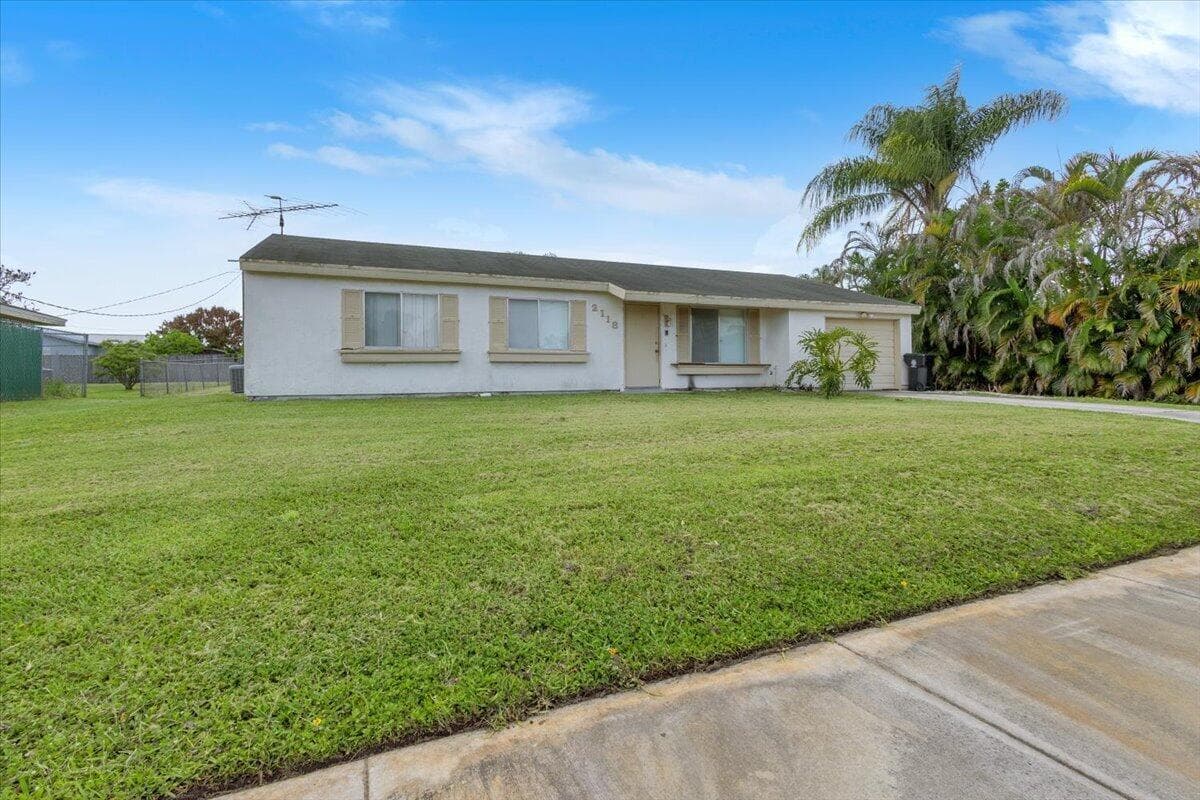 2118 SW Airoso Boulevard, Port St. Lucie, FL 34984 photo 3