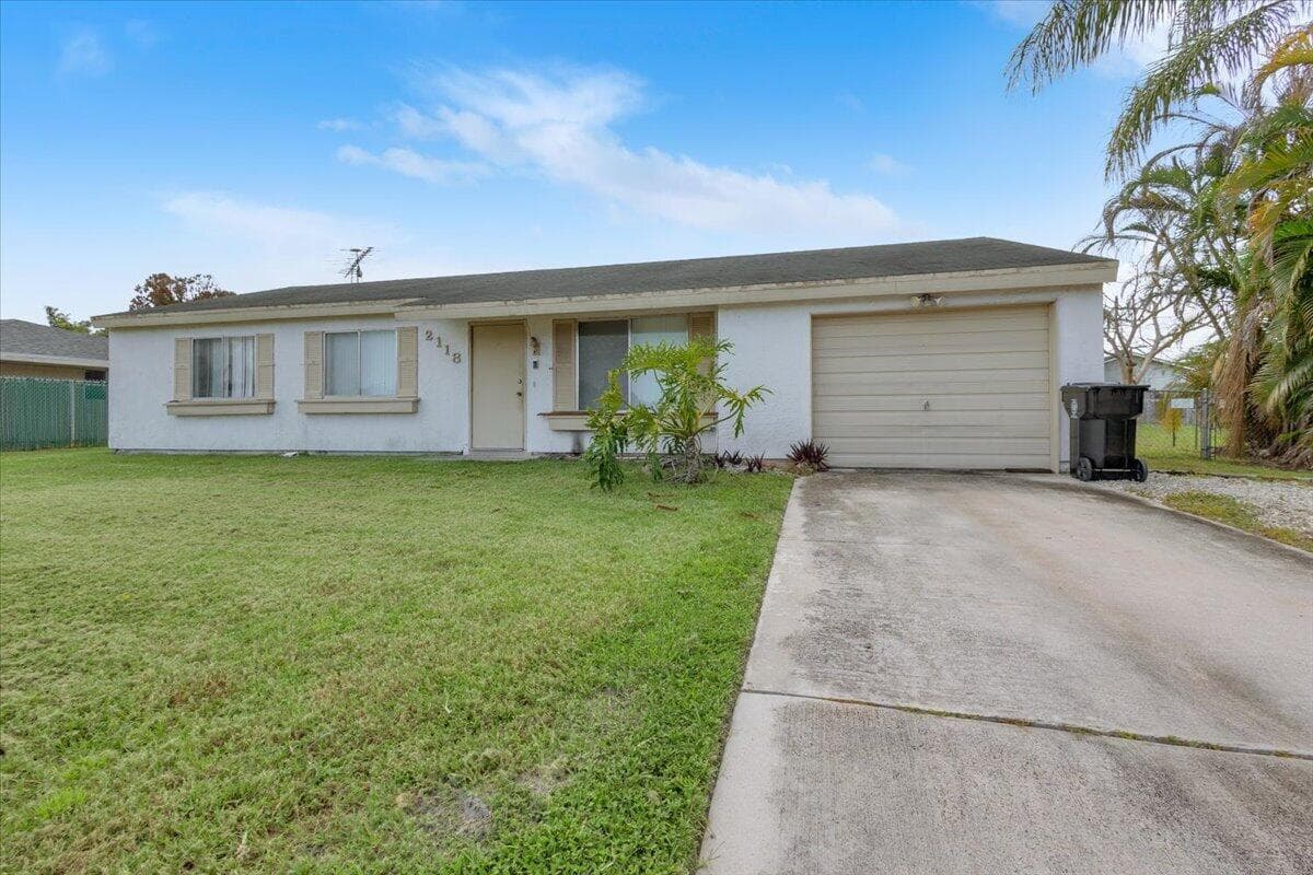 2118 SW Airoso Boulevard, Port St. Lucie, FL 34984 photo 4