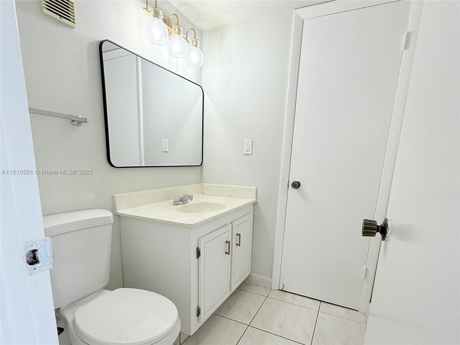 1300 SAINT CHARLES Place # 706, Pembroke Pines, FL 33026 photo 4