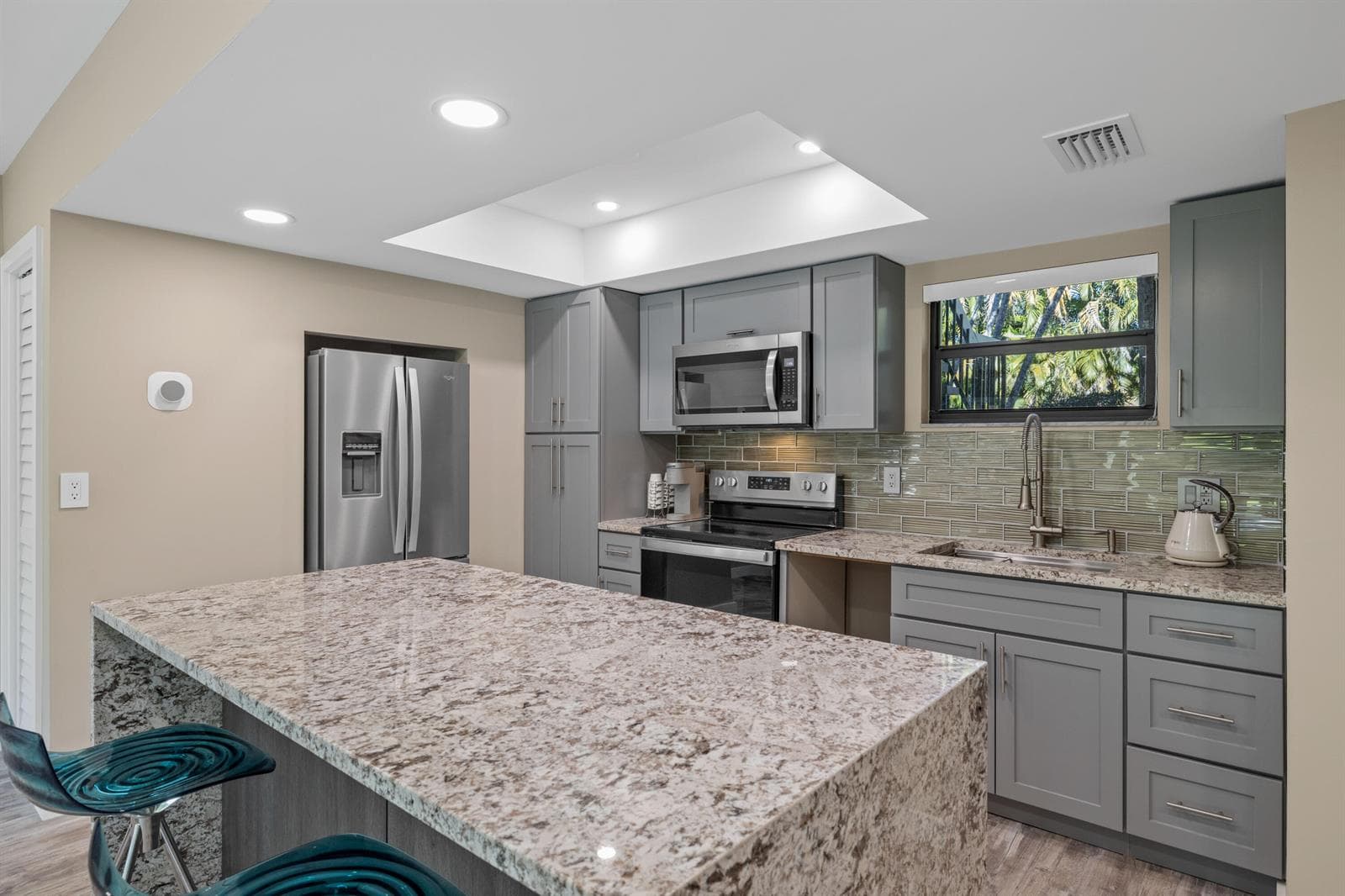 11863 Wimbledon Circle # 438, Wellington, FL 33414 photo 2