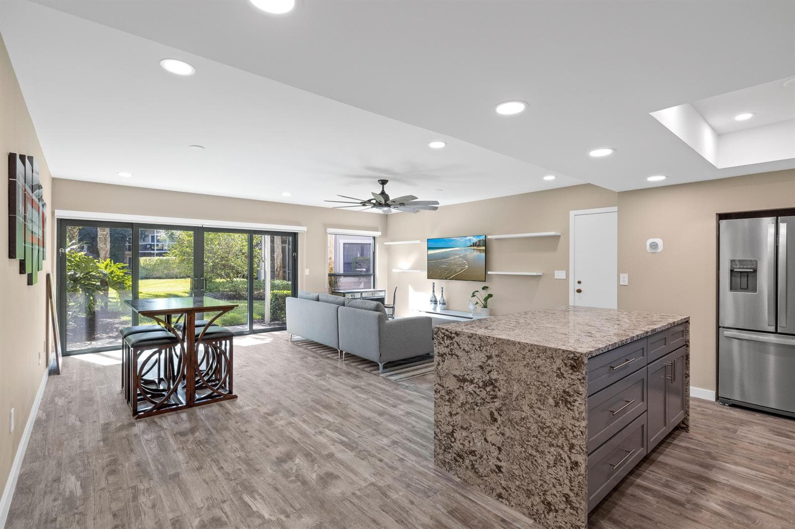11863 Wimbledon Circle # 438, Wellington, FL 33414