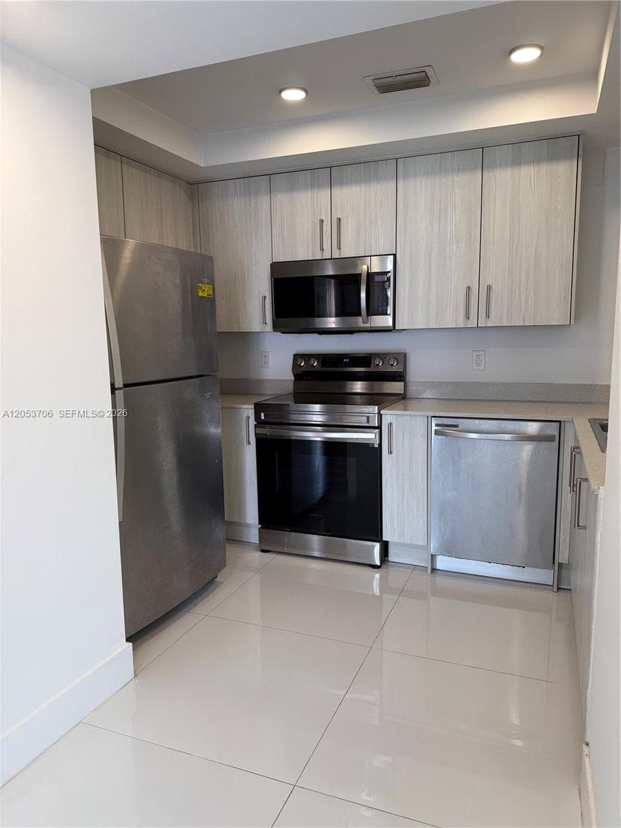 10950 NW 82nd St # 422, Doral, FL 33178 photo 3