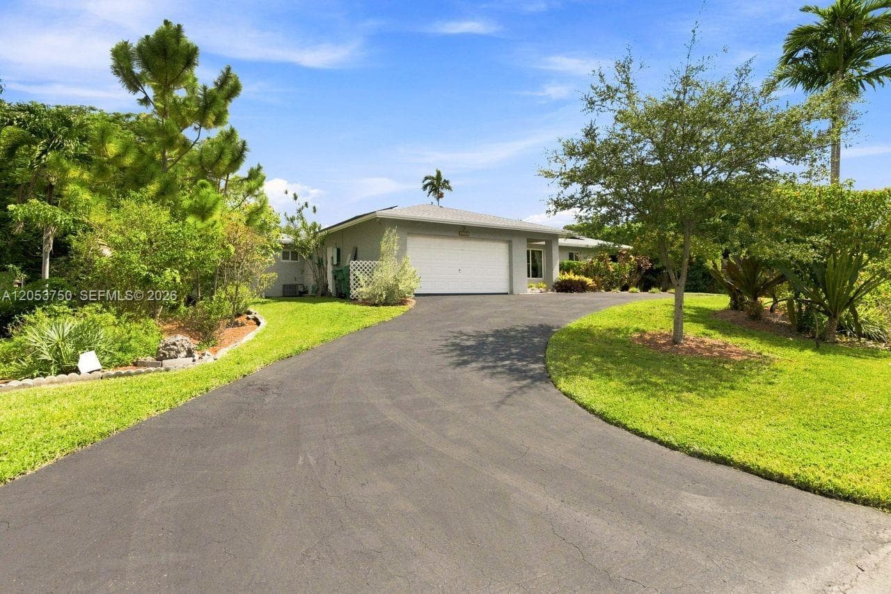 8445 SW 181st Ter, Palmetto Bay, FL 33157 photo 2