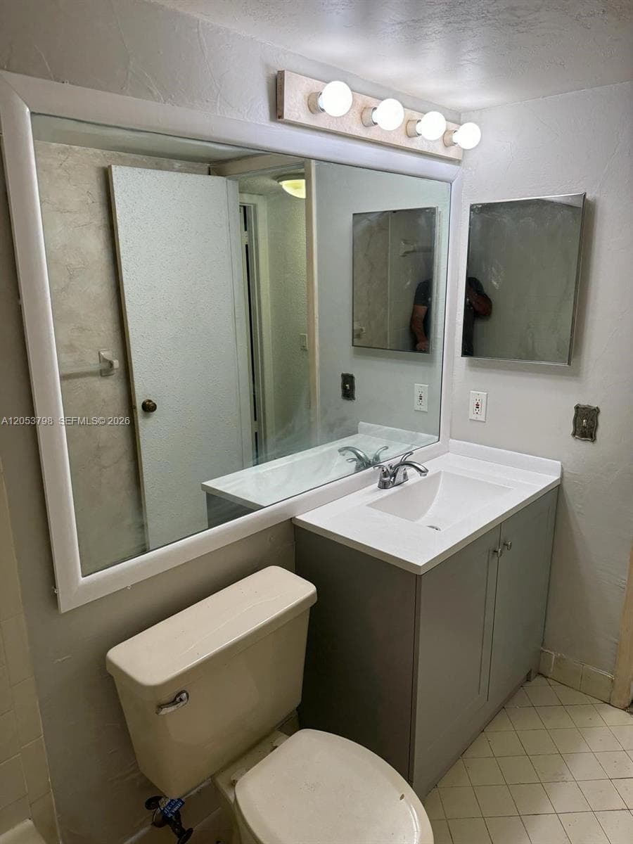 112 Lake Emerald Dr # 207, Oakland Park, FL 33309 photo 2