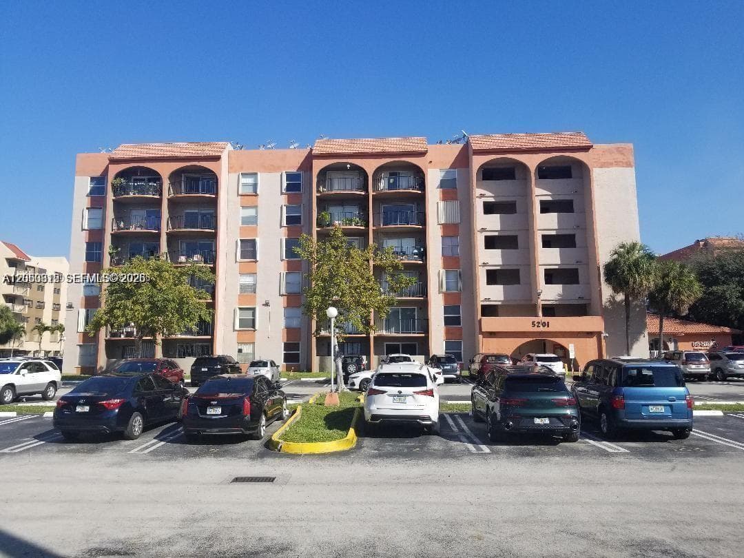 5201 NW 7th St # 408, Miami, FL 33126 photo 4