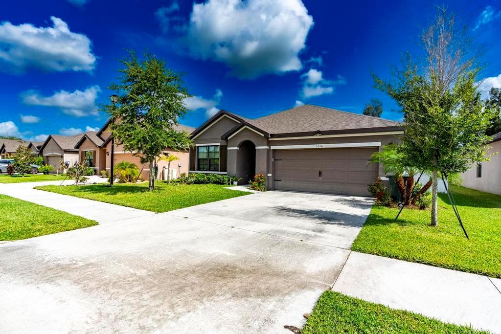 5316 AMUSEMENT Avenue, Fort Pierce, FL 34947 photo 2