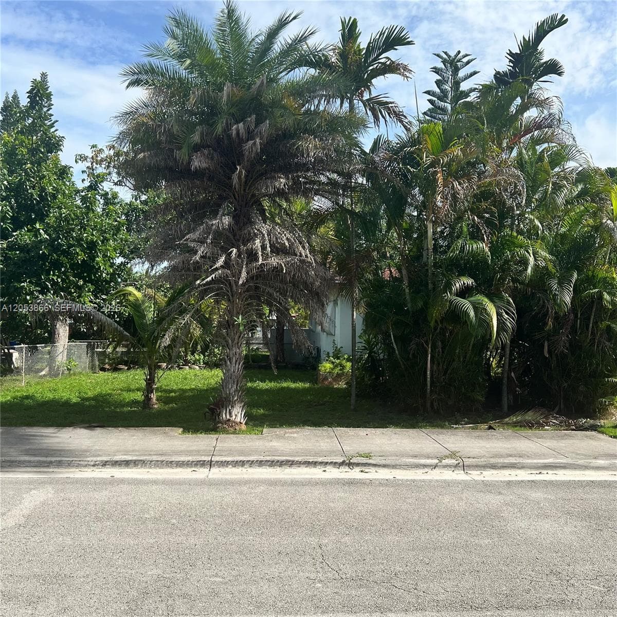 1760 NE 160th St, North Miami Beach, FL 33162 photo 2