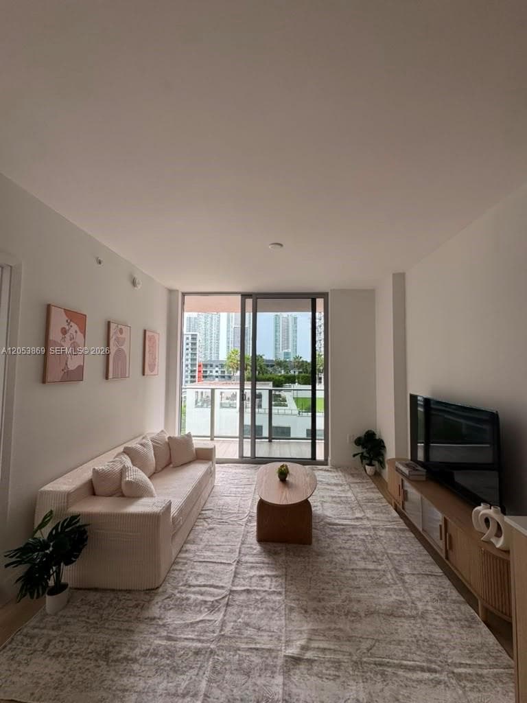 90 NE 32nd St # 811, Miami, FL 33137 photo 2