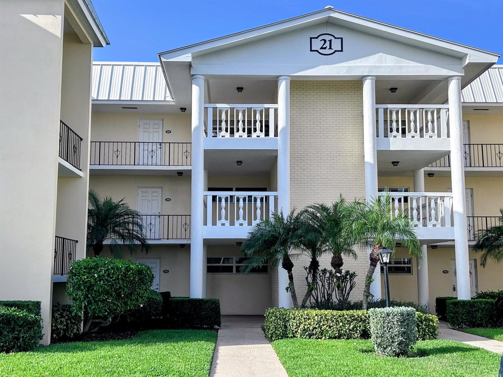 21 Colonial Club Drive # 202, Boynton Beach, FL 33435 photo 2