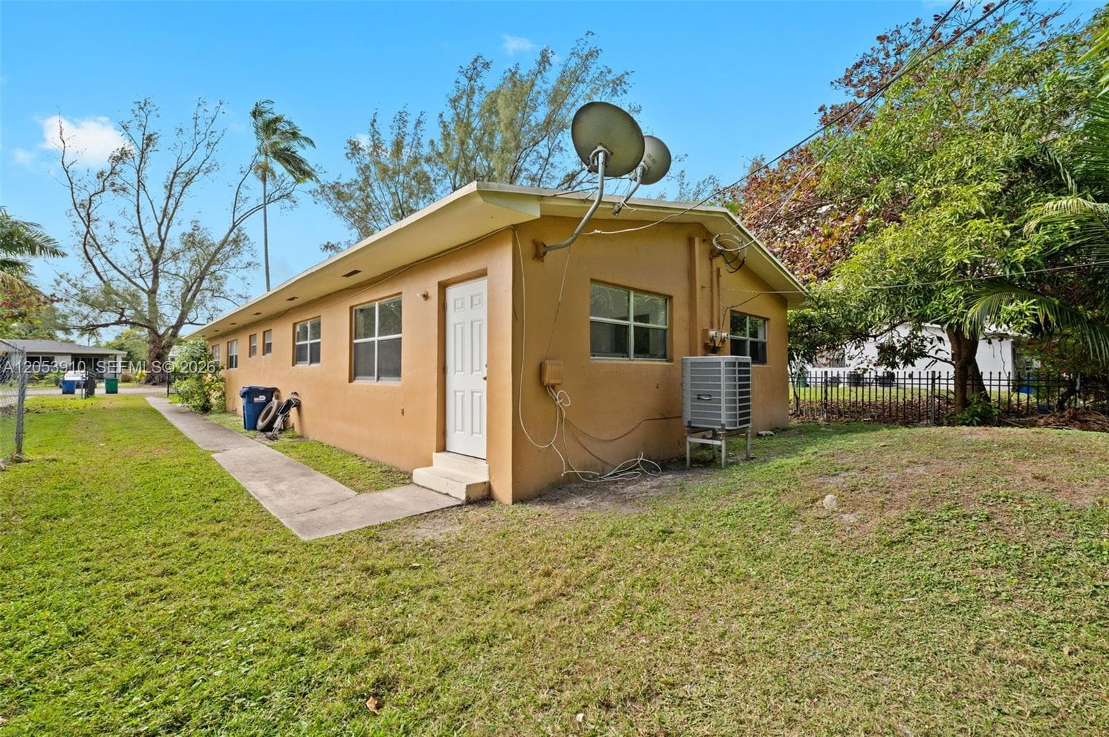 1429 NE 118th Ter, Miami, FL 33161 photo 2