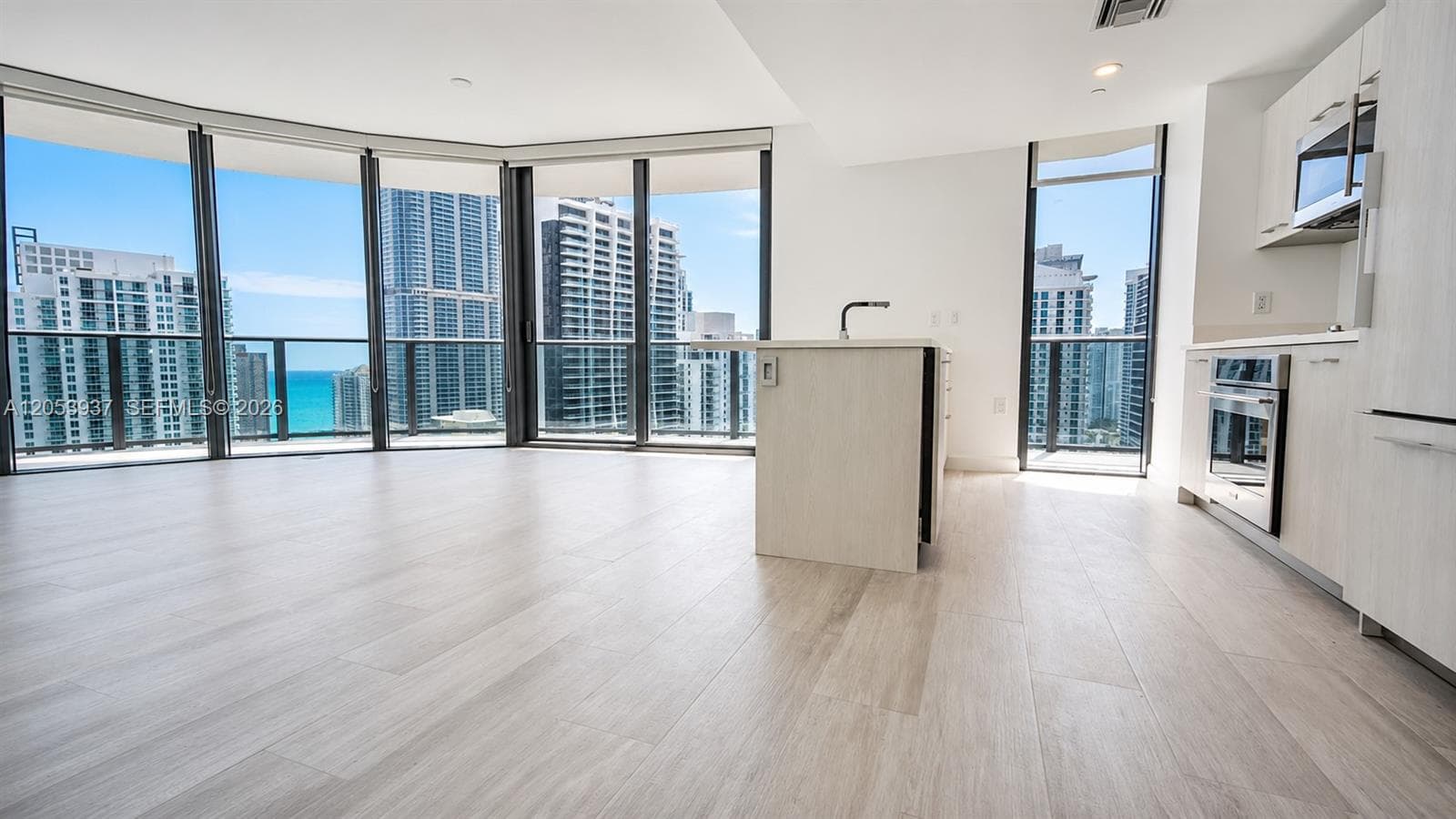 45 SW 9th St # 3303, Miami, FL 33130 photo 4