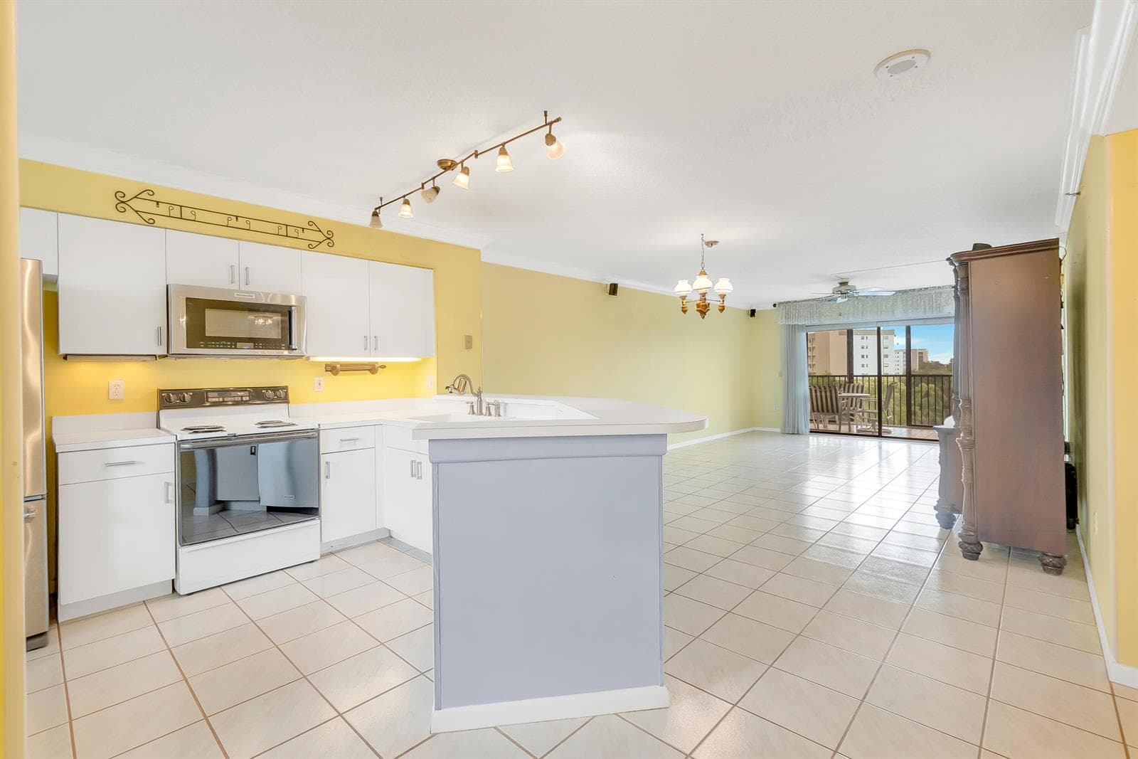 2334 S Cypress Bend Drive # 602, Pompano Beach, FL 33069 photo 2