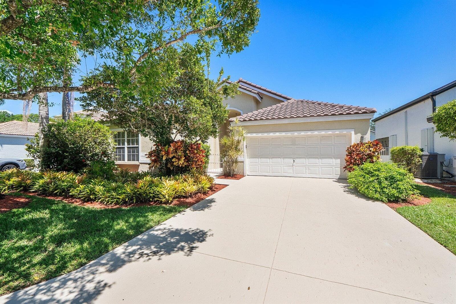 2016 Island Circle, Weston, FL 33326 photo 2
